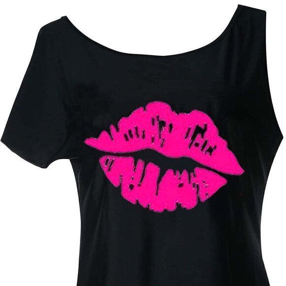 𝅺80’s Themed Shirt Women’s Black with Lips - Picture 2 of 5